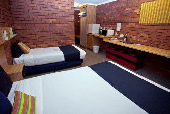 Blue Shades Motel - Schoolies Week Accommodation 1