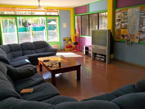 Fraser Roving Backpacker Resort - Schoolies Week Accommodation 1