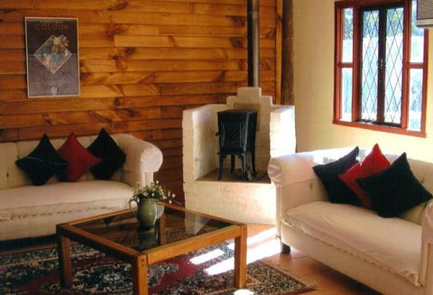 Girraween Country Inn - Schoolies Week Accommodation 0