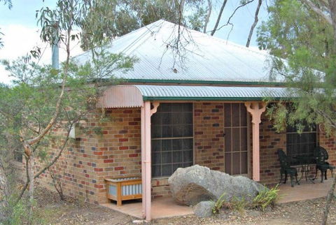 Honeysuckle Cottages And The Rocks Restaurant - Schoolies Week Accommodation 3