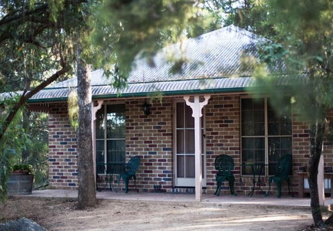 Honeysuckle Cottages And The Rocks Restaurant - Schoolies Week Accommodation 4