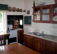 Dillons Cottage - Schoolies Week Accommodation