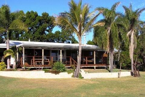 Amity Shaws - Schoolies Week Accommodation 5