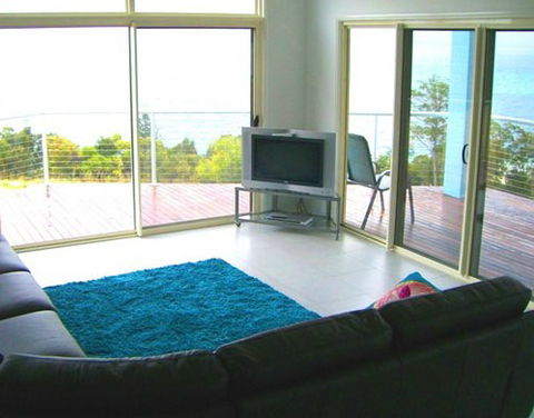 Blue Ocean View Beach House - Schoolies Week Accommodation 2