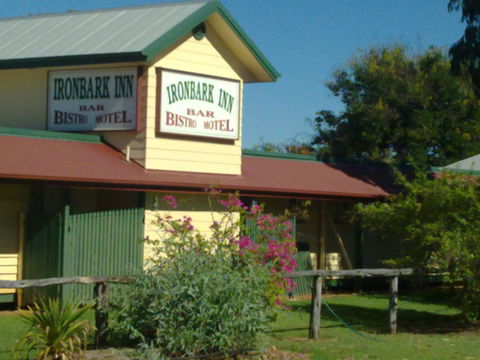 Ironbark Inn Motel - Schoolies Week Accommodation 0