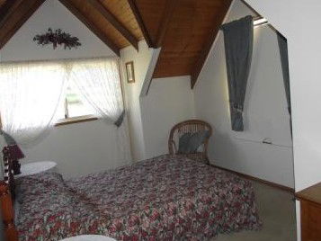 Kookaburra Cottage - Holiday Home - Schoolies Week Accommodation 1