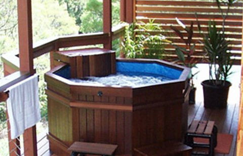 Ravensbourne Escape Tree Tops - Schoolies Week Accommodation 0