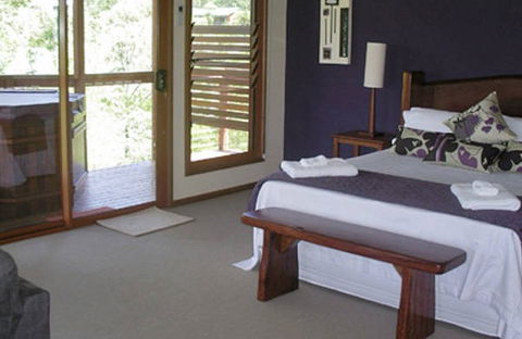 Ravensbourne Escape Tree Tops - Schoolies Week Accommodation 3