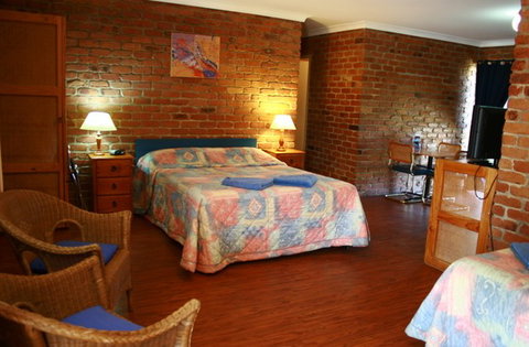 Wondai Colonial Motel And Restaurant - Schoolies Week Accommodation 1