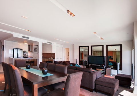 Reflection On The Sea - Schoolies Week Accommodation 0