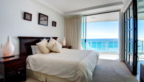 Reflection On The Sea - Schoolies Week Accommodation 2