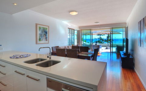 Reflection On The Sea - Schoolies Week Accommodation 3