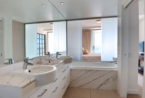 Reflection On The Sea - Schoolies Week Accommodation 4