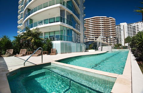 Reflection On The Sea - Schoolies Week Accommodation 5