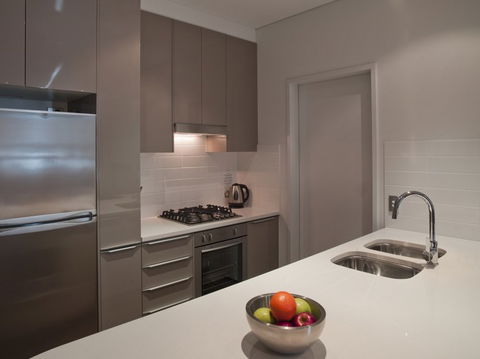 Meriton Serviced Apartments Southport - Schoolies Week Accommodation 2