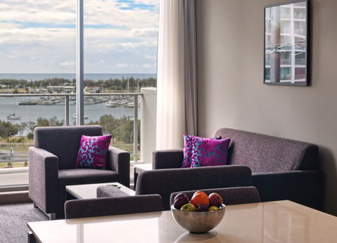 Meriton Serviced Apartments Southport - Schoolies Week Accommodation 4