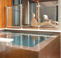 Chandeliers on Abbey - Schoolies Week Accommodation