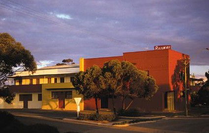 The Railway Motel - Schoolies Week Accommodation 2