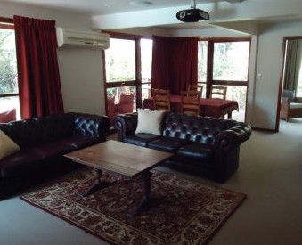 Fairy Wren Lodge Bed & Breakfast - Schoolies Week Accommodation 2