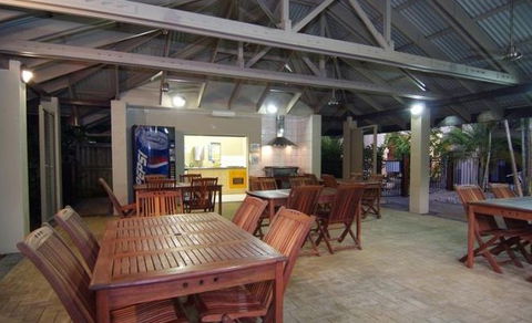Comfort Suites Trinity Beach Club - Schoolies Week Accommodation 4