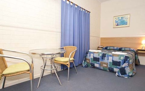 Carrington Hotel - Schoolies Week Accommodation 1