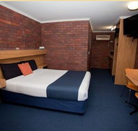 Comfort Inn Blue Shades - Schoolies Week Accommodation