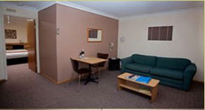 Comfort Inn Blue Shades - Schoolies Week Accommodation 3