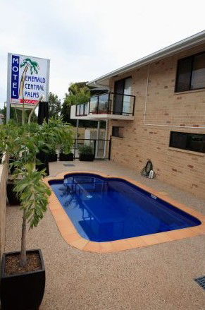 Emerald Central Palms Motel - Schoolies Week Accommodation 1