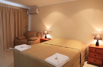 Emerald Central Palms Motel - Schoolies Week Accommodation 4