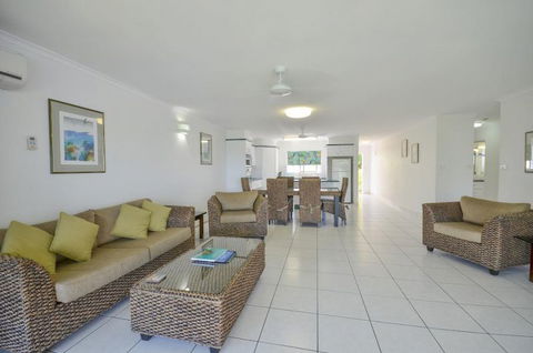 Roydon Beachfront Holiday Apartments - Schoolies Week Accommodation 8