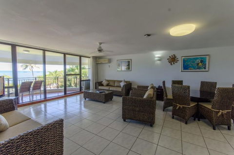 Roydon Beachfront Holiday Apartments - Schoolies Week Accommodation 9