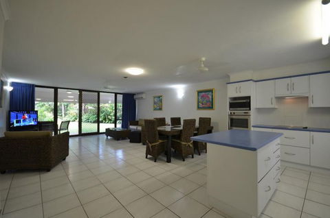 Roydon Beachfront Holiday Apartments - Schoolies Week Accommodation 10