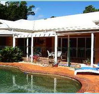Tropical Escape Bed  Breakfast - Schoolies Week Accommodation