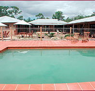 Mudbrick Manor - Schoolies Week Accommodation