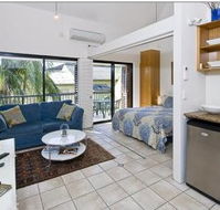 Julians Apartments - Schoolies Week Accommodation