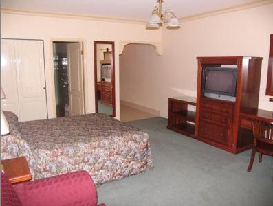 The Lawson Motor Inn - Schoolies Week Accommodation 1