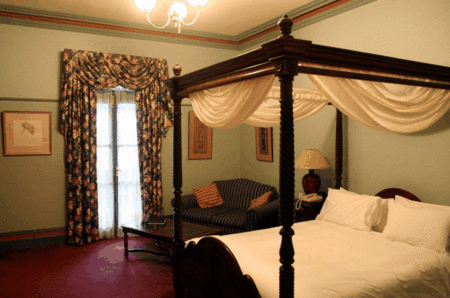The Yarra Glen Grand Hotel - Schoolies Week Accommodation