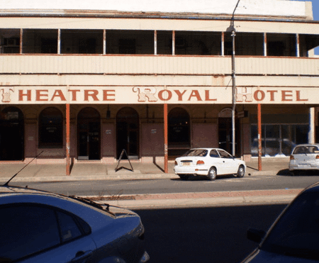 Theatre Royal Hotel - Schoolies Week Accommodation