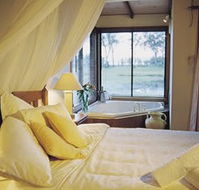 Lake Weyba Cottages - Schoolies Week Accommodation