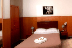 Holiday Lodge - Schoolies Week Accommodation