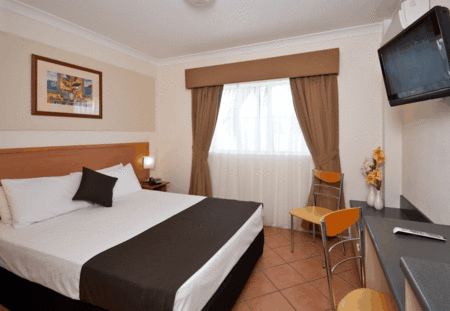 Cairns Queens Court - Schoolies Week Accommodation 1