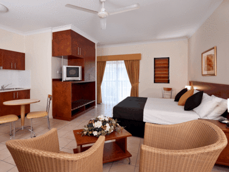 Cairns Queens Court - Schoolies Week Accommodation 2