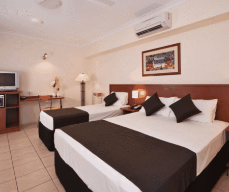 Cairns Queens Court - Schoolies Week Accommodation 3