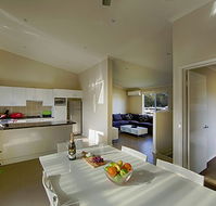 Middle Rock Holiday Resort - Schoolies Week Accommodation