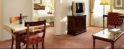 Canterbury International Hotel - Schoolies Week Accommodation 1