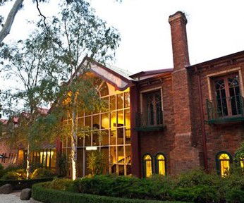 Comfort Inn Trawool - Schoolies Week Accommodation 0
