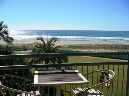Currumbin Sands On The Beach - Schoolies Week Accommodation 4