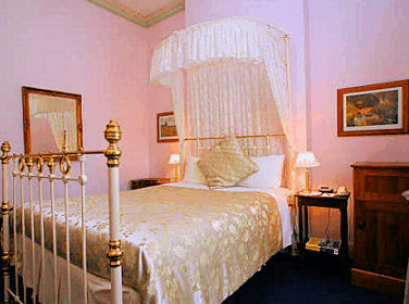 The Lodge on Elizabeth - Schoolies Week Accommodation