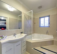 Comfort Inn And Suites Georgian Albury - Schoolies Week Accommodation