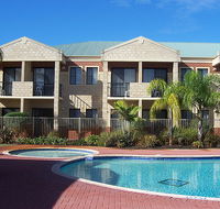 Country Comfort Inter City Perth Hotel  Apartments - Schoolies Week Accommodation